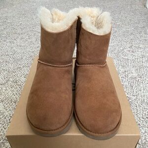 UGG Bailey Bow Mini Chestnut W8